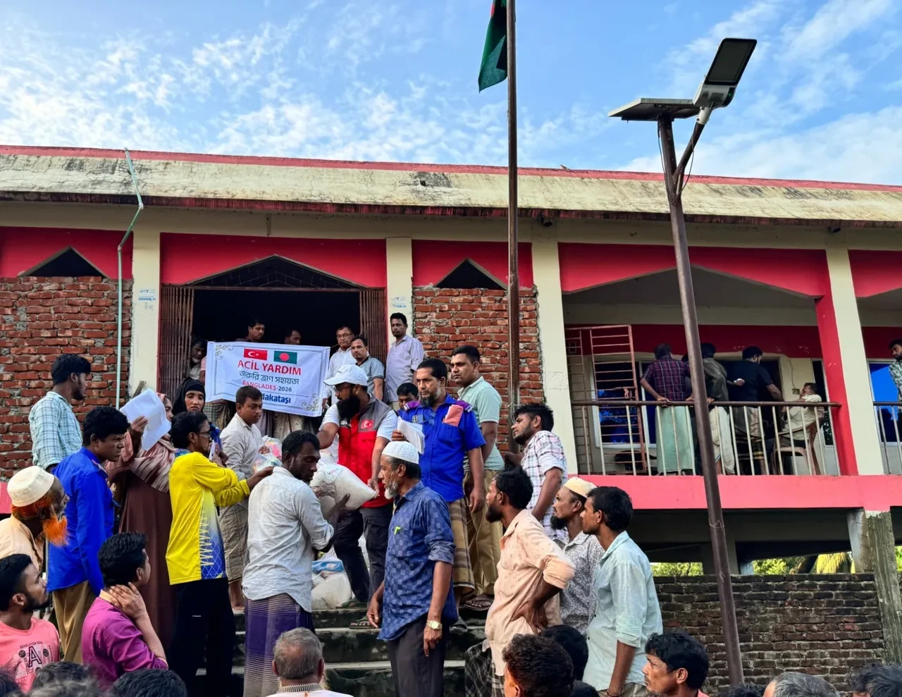 Türkiye’den Bangladeş’e sel yardımı