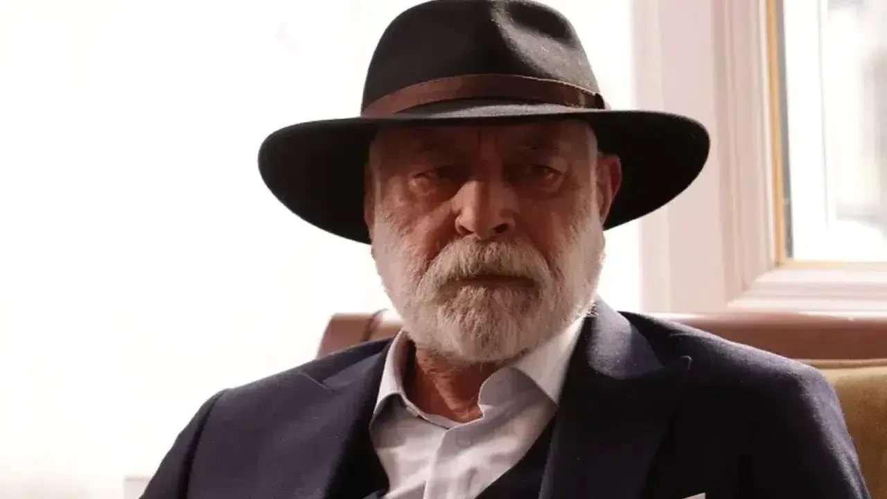 Yeraltı dizisinin oyuncusu Muhammed Cangören, genç bir kızla görüntülendi! Muhabirlere tepki verdi