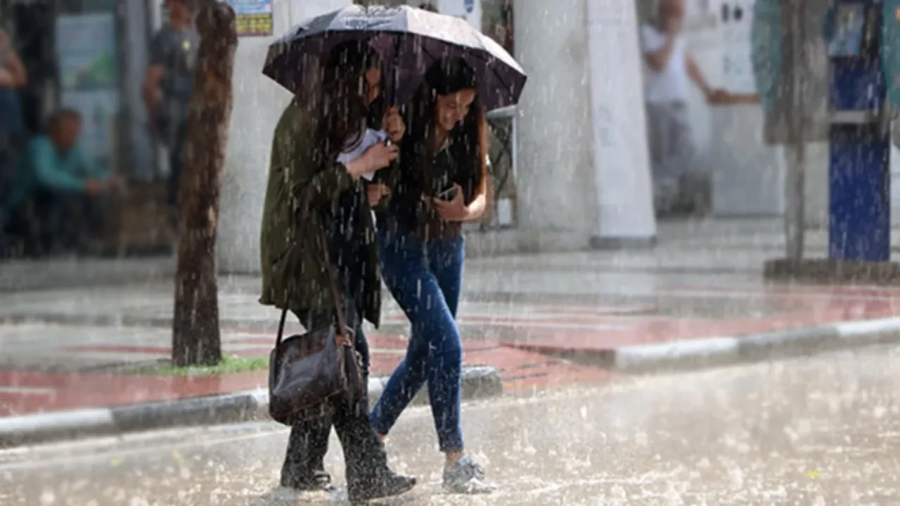 18 Temmuz 2026 hava durumu | Meteorolojiden çifte uyarı! Kavurucu sıcaklarla birlikte birçok ilde sağanak yağış