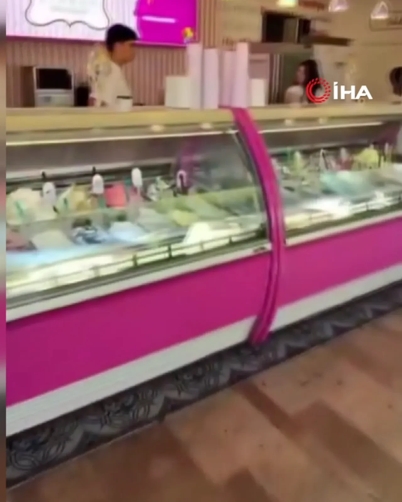Bir top dondurmaya 400 TL istedi: Bakanlık fırsatçıları affetmedi