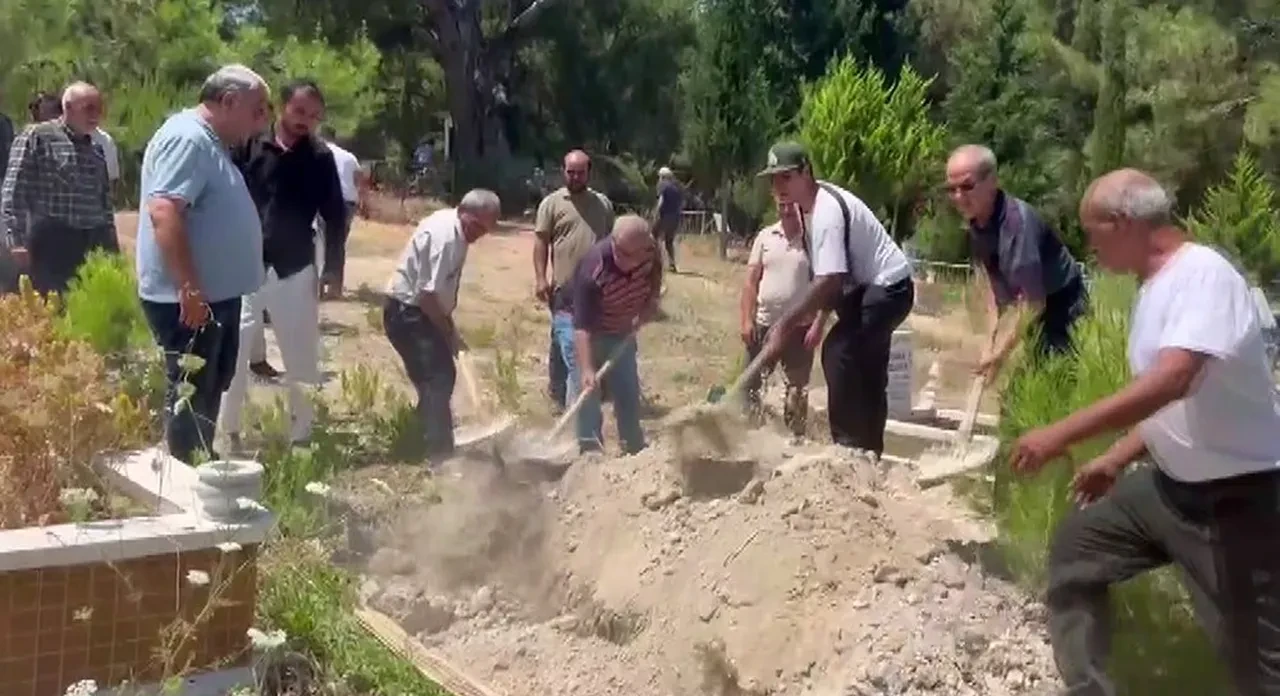 Eniştesi tarafından öldürüldüğü 17 yıl sonra ortaya çıkan Ebru Koyuncu toprağa verildi