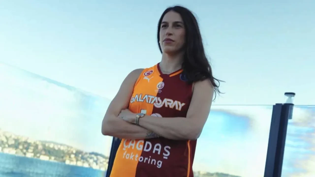 Fenerbahçe'den ayrıldı Galatasaray'a imza attı! Galatasaray yılın transferini duyurdu