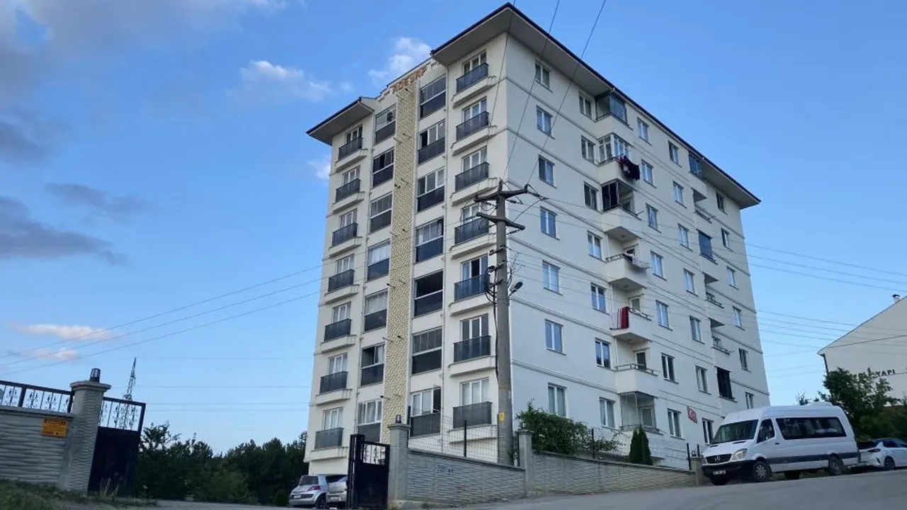 Kastamonu'da 2 yaşındaki çocuk 7. kattan düşerek hayatını kaybetti