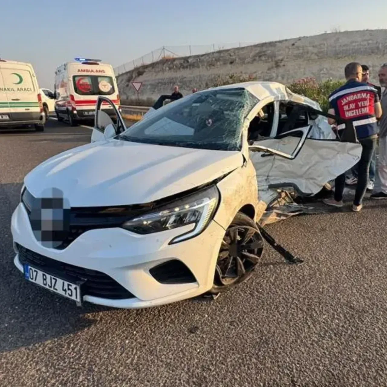 Şanlıurfa'da geziye çıkanların otomobiline ticari araç çarptı: 2 ölü, 8 yaralı