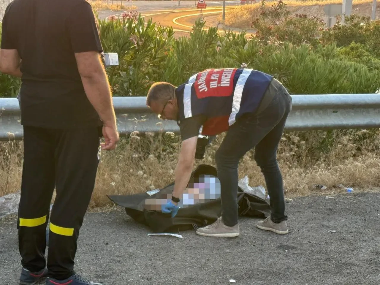 Şanlıurfa'da geziye çıkanların otomobiline ticari araç çarptı: 2 ölü, 8 yaralı