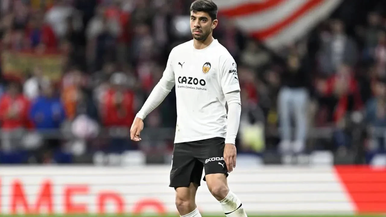 Trabzonspor, Cenk Özkacar transferini resmen açıkladı!