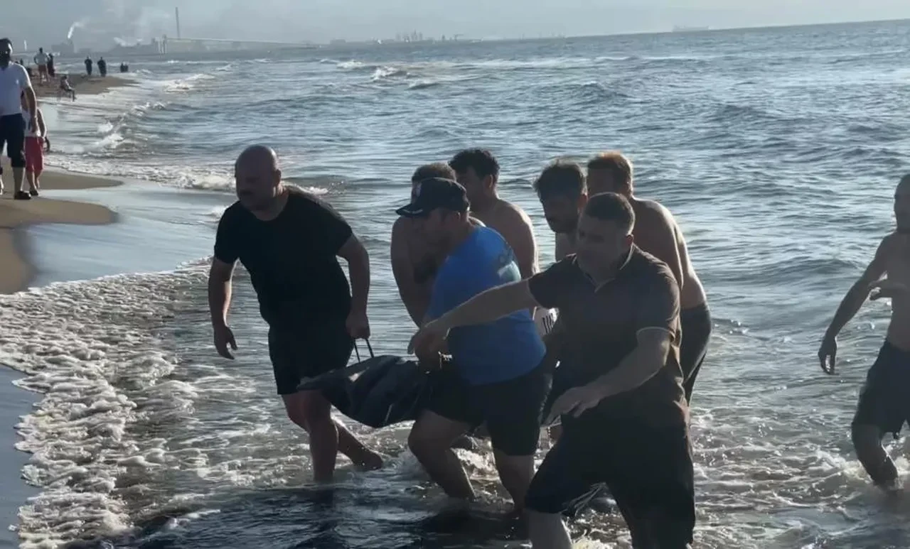 Dalgalar yuvayı yıktı! Samsun’da aile teknesi alabora oldu: 2 ölü 1 kayıp