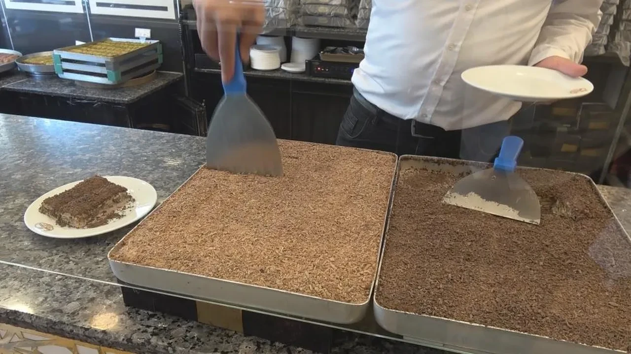 Diyarbakır'da satışı durmayan tek tatlı... Kilosu 300 TL! 9 ton birden tüketildi