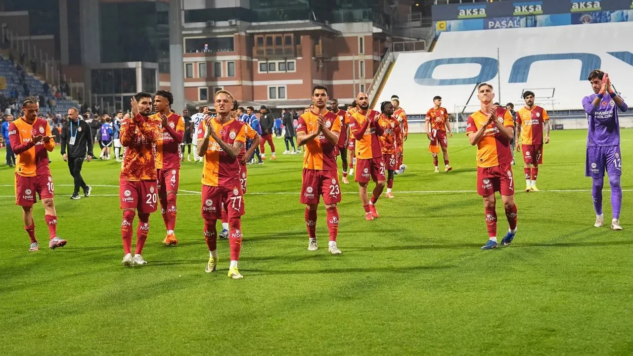 Galatasaray'da bir ayrılık daha! Taraftarlar merakla bekliyordu: Ahmed Kutucu'nun yeni takımı belli oldu