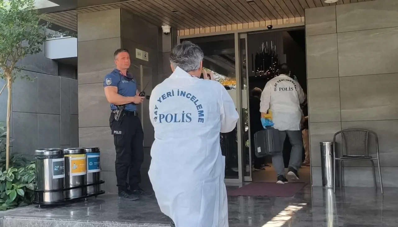 Kapısına 'rahatsız etmeyin' yazısı asmıştı: Süit otelde ölü bulunan gencin odasından tehlikeli kimyasal madde çıktı