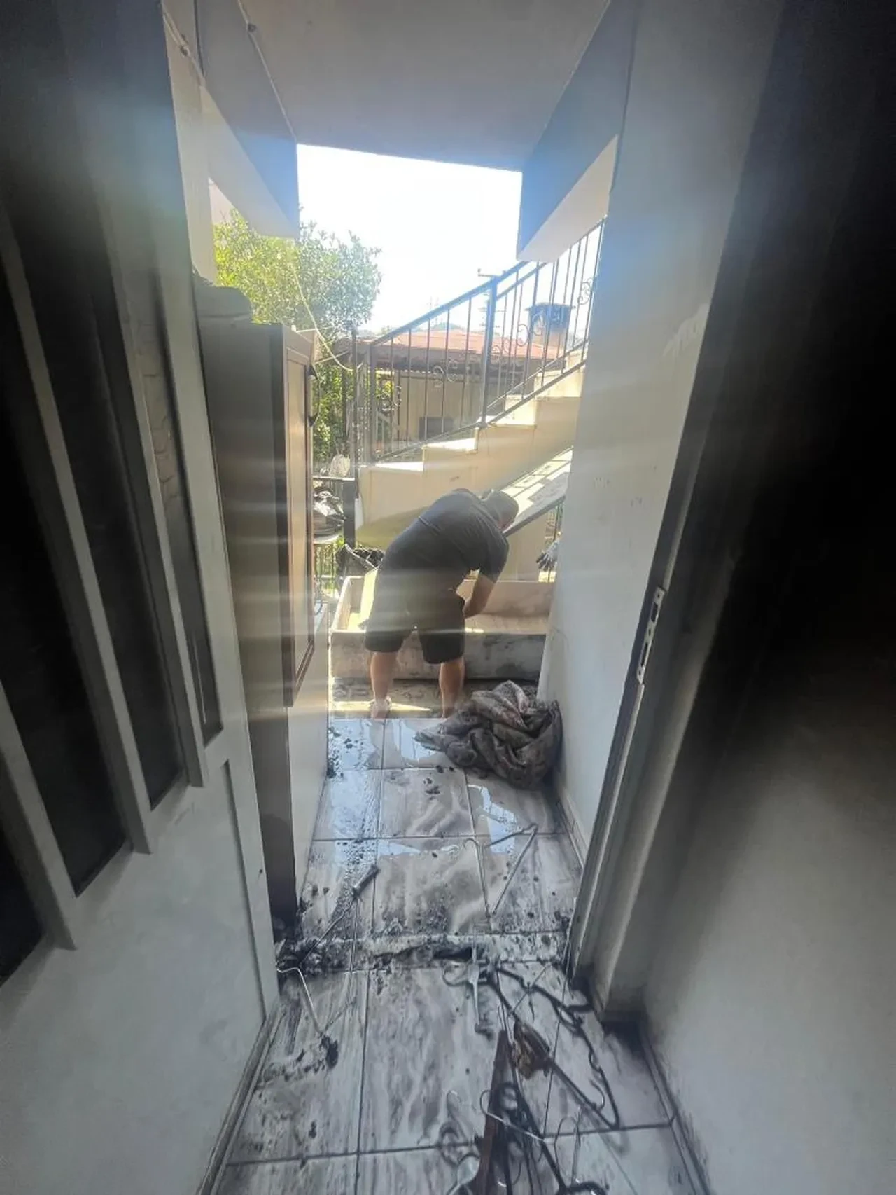 Marmaris'te eski koca dehşeti: Canlarını kurtarmak için banyoya sığındılar!