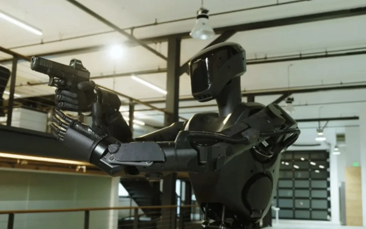 Silahlı insansı robotlar 2027’de test edilecek