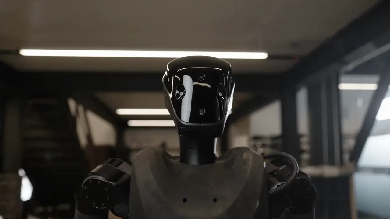 Silahlı insansı robotlar 2027’de test edilecek