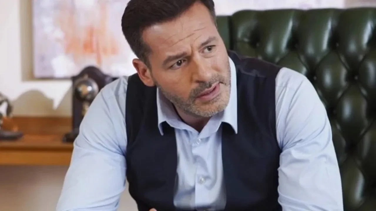 'Uzak Şehir' oyuncuları Alper Çankaya, Atakan Özkaya ve Nihat Altınkaya'nın kavga görüntüleri şok etti! Alaçatı geceleri fena karıştı