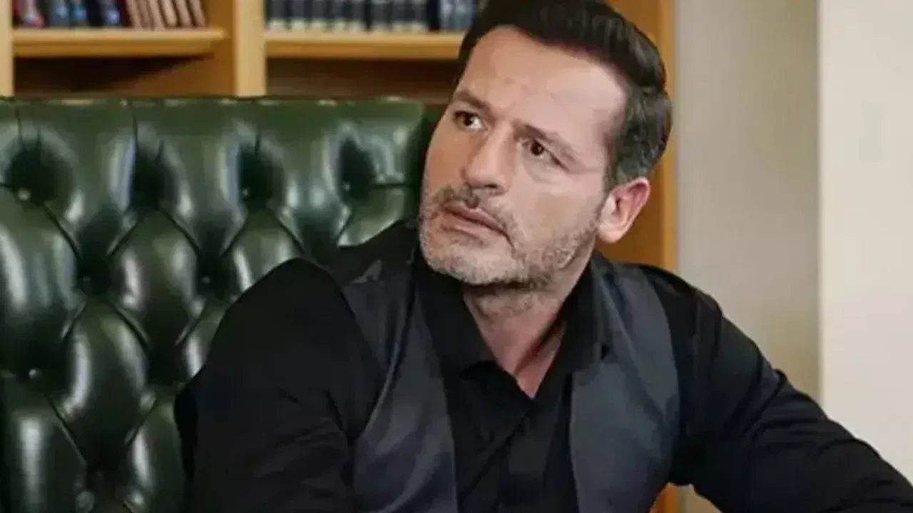 'Uzak Şehir' oyuncuları Alper Çankaya, Atakan Özkaya ve Nihat Altınkaya'nın kavga görüntüleri şok etti! Alaçatı geceleri fena karıştı