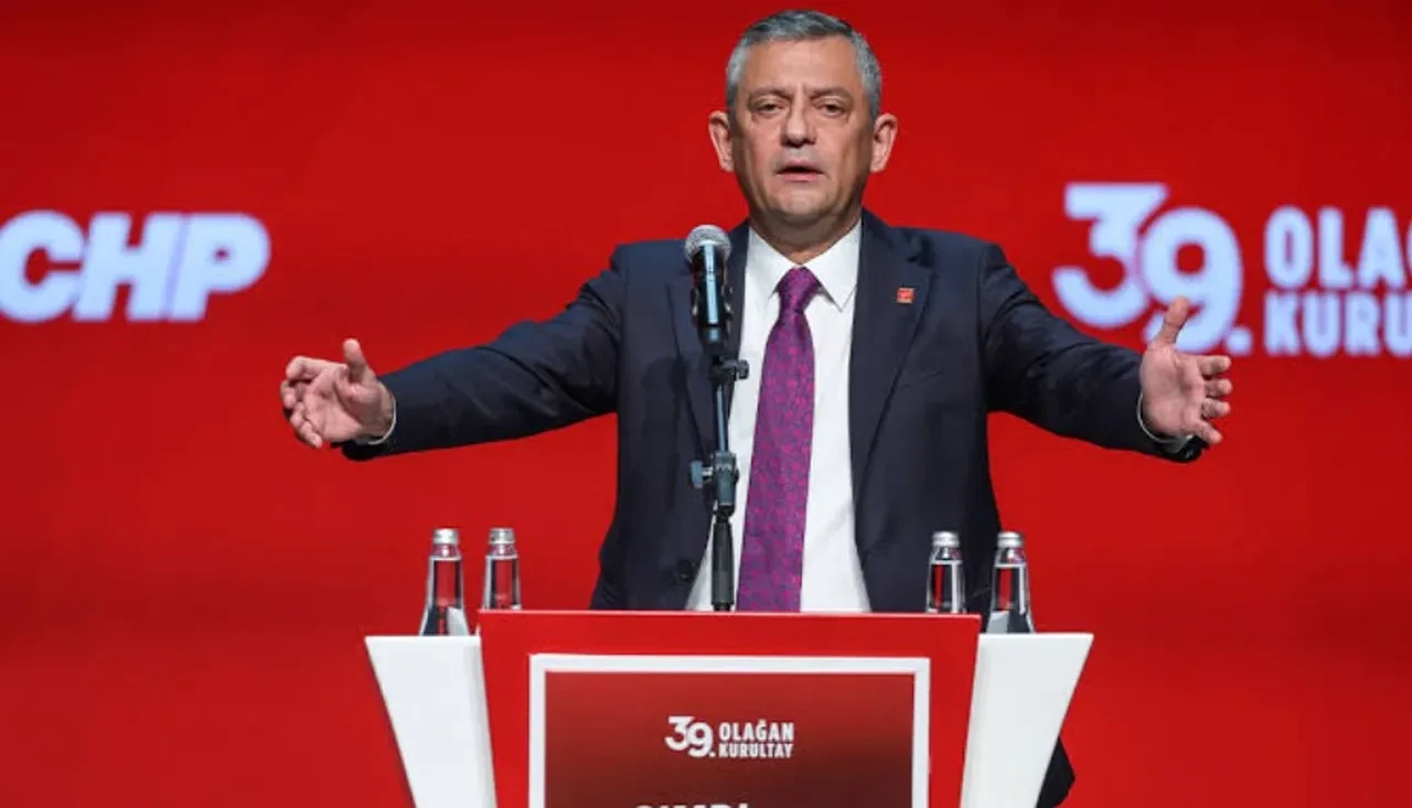 Yeni Parti'nin paylaşımı ortalığı karıştırdı! Özgür Özel'den jet açıklama