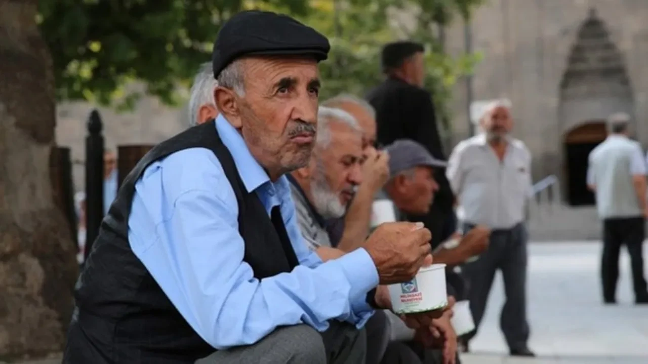 Yeni rakamlar açıklandı! Emekliler akın akın bu 3 ile taşınıyor