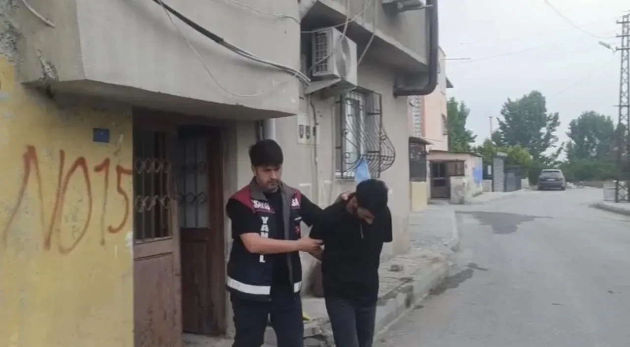 100 milyon TL dolandırıp tatlı ısmarladılar! Yaşlı çifti hedef alan sahte polis çetesi çökertildi