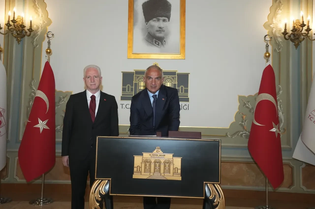 Bakan Ersoy’dan İstanbul Valisi Davut Gül’e ziyaret: Kurumlar arası güçlü iş birliği vurgusu yapıldı