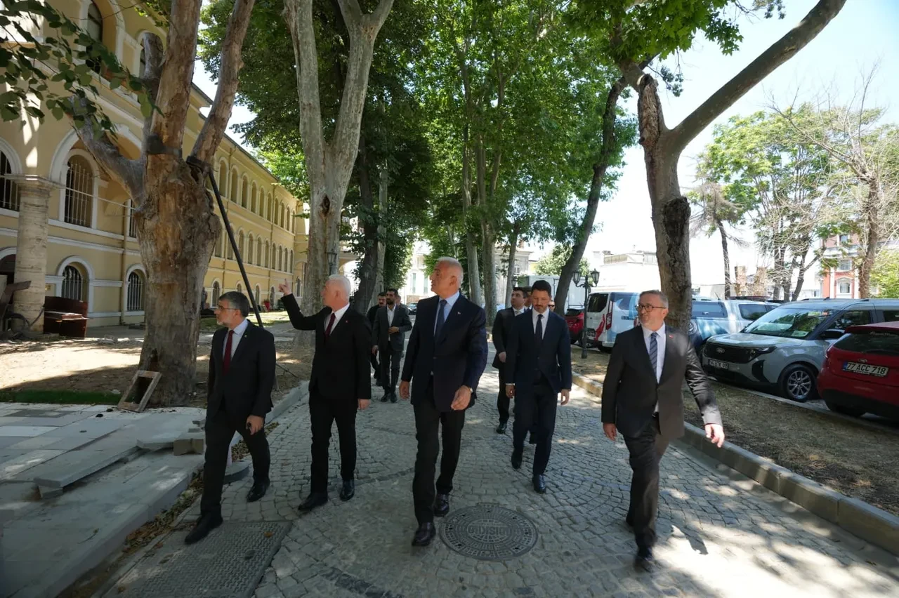 Bakan Ersoy’dan İstanbul Valisi Davut Gül’e ziyaret: Kurumlar arası güçlü iş birliği vurgusu yapıldı