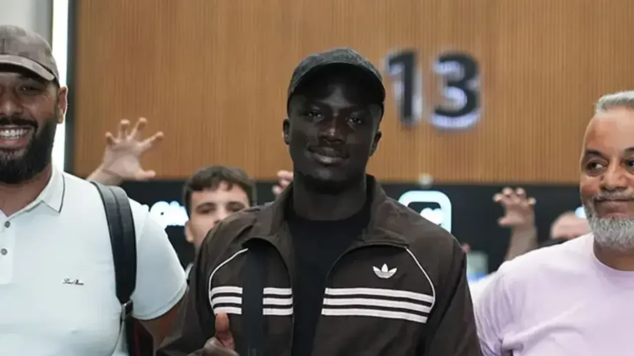 Beşiktaş sol bekini Fransa'da buldu: Kassoum Ouattara resmi imzayı attı