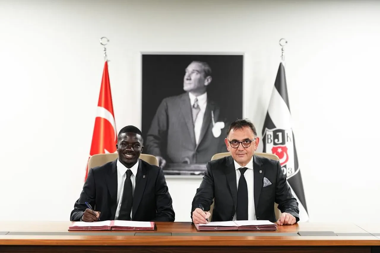 Beşiktaş sol bekini Fransa'da buldu: Kassoum Ouattara resmi imzayı attı