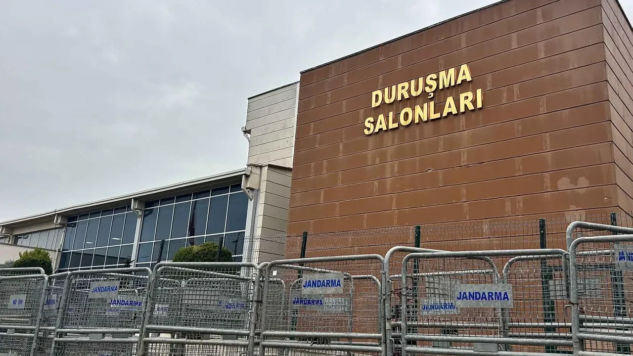 İBB davasında hareketli dakikalar! Savunma sırası geldiğinde fenalaştı
