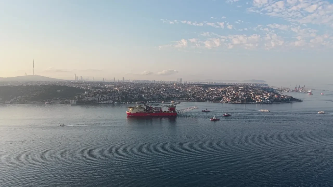 İstanbul Boğazı çift yönlü trafiğe kapatıldı
