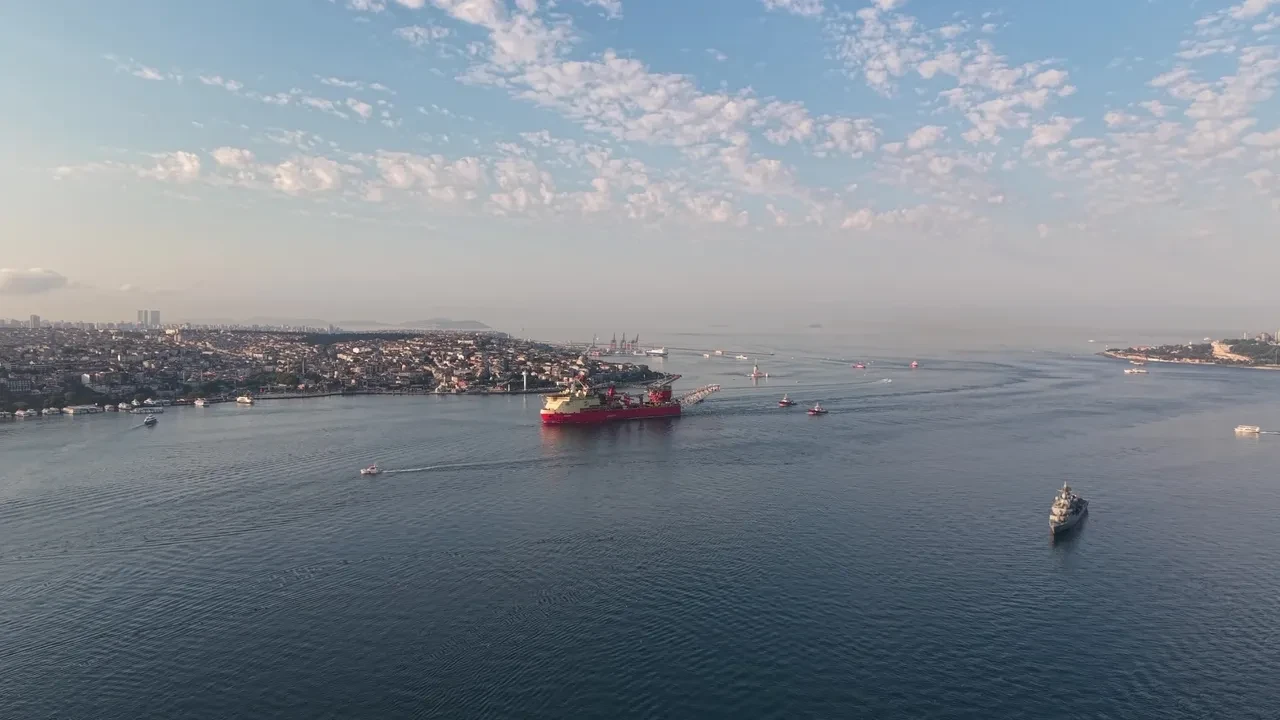 İstanbul Boğazı çift yönlü trafiğe kapatıldı