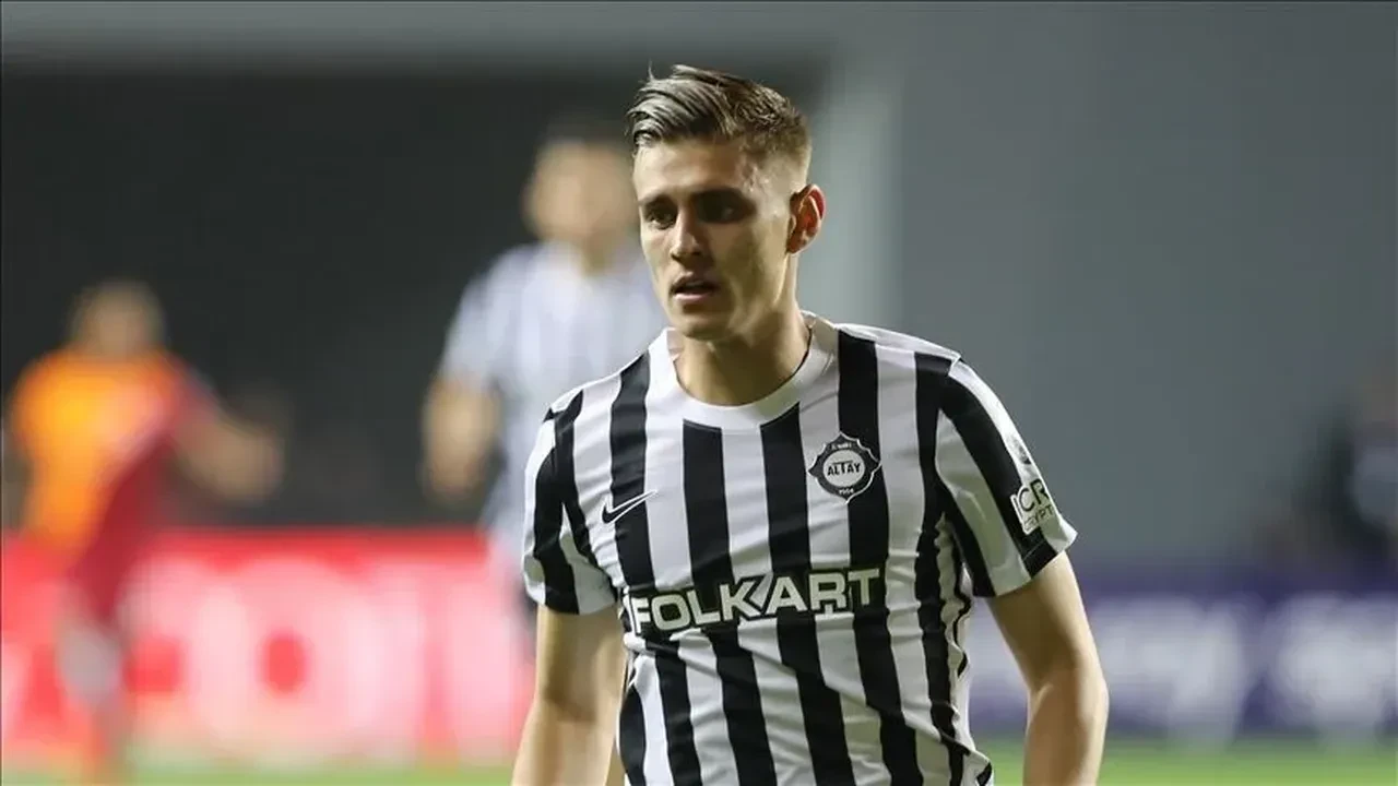 Kazımcan Karataş aslen nereli? Hangi milli takımda oynuyor?