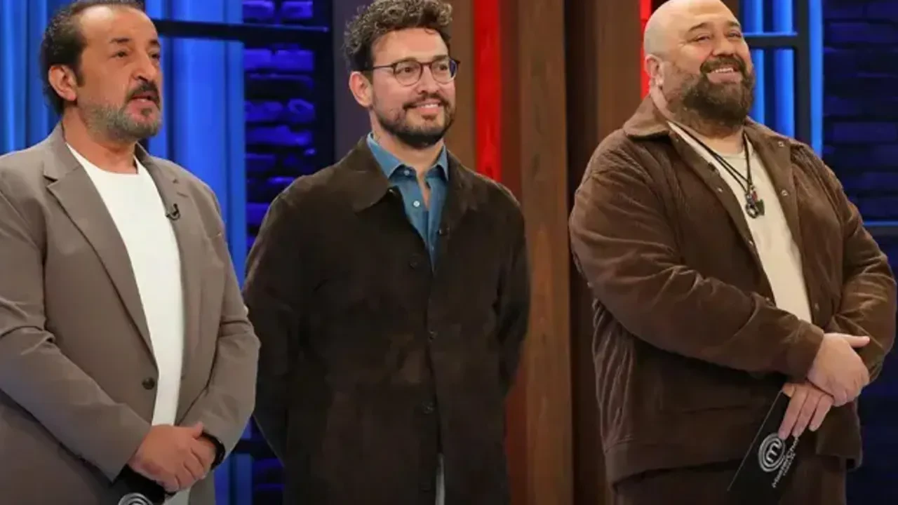 MasterChef Mehmet şefin kaşık hediye ettiği yarışmacı kim? Kaşık hediye etmek ne anlama geliyor? Tabağını övmelere doyamadı!