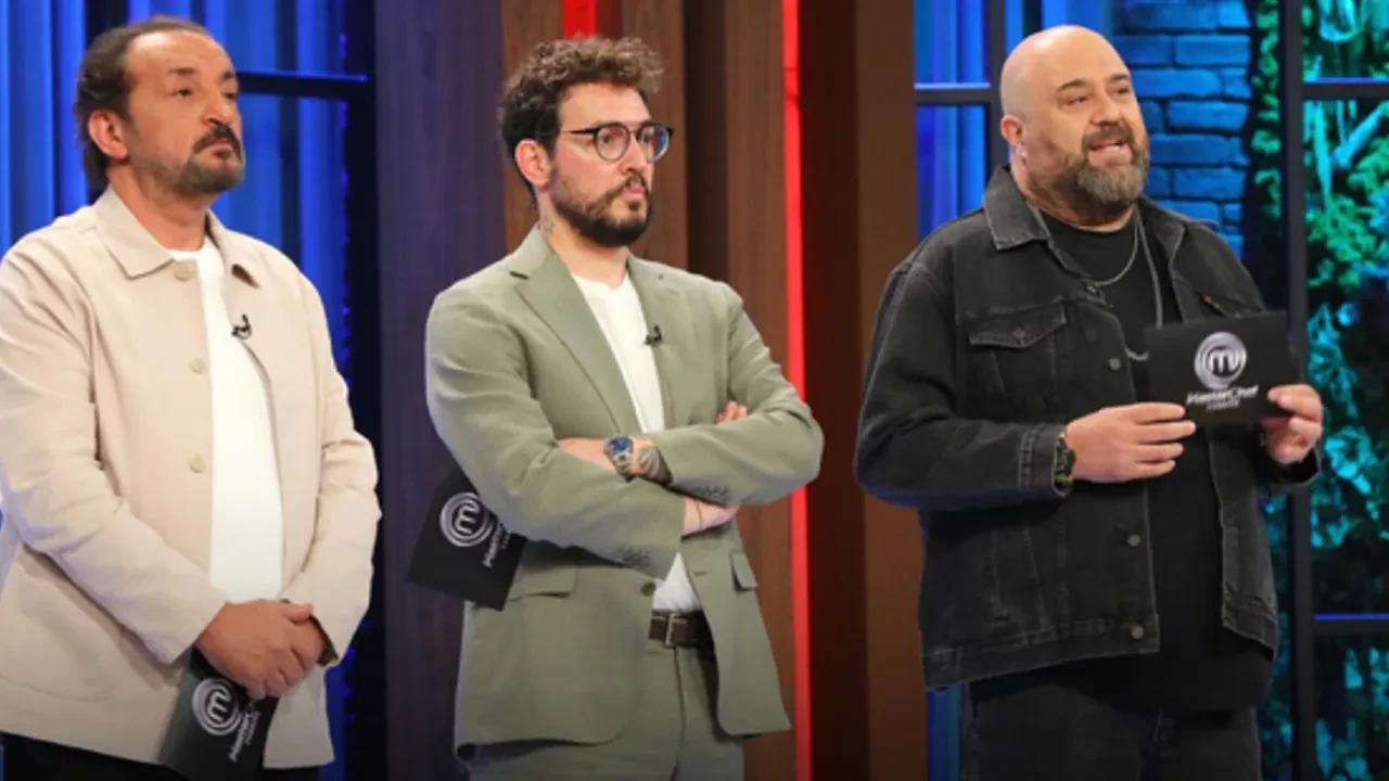 MasterChef Mehmet şefin kaşık hediye ettiği yarışmacı kim? Kaşık hediye etmek ne anlama geliyor? Tabağını övmelere doyamadı!