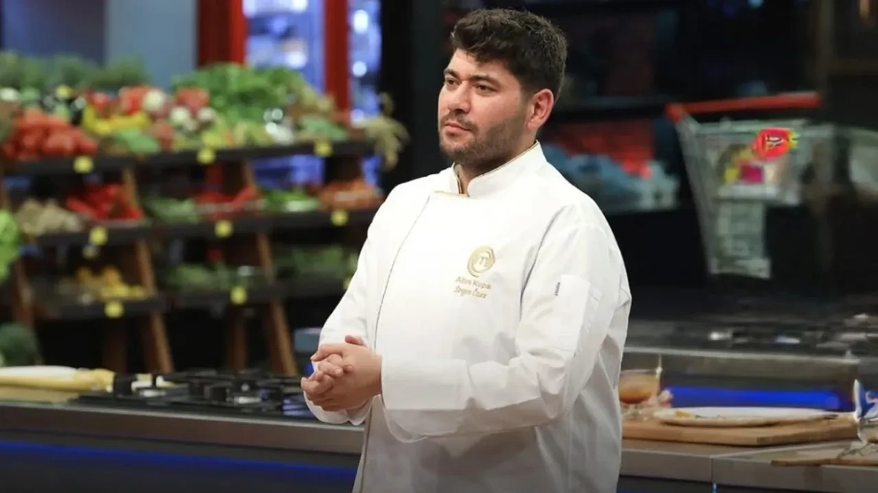 MasterChef Mehmet şefin kaşık hediye ettiği yarışmacı kim? Kaşık hediye etmek ne anlama geliyor? Tabağını övmelere doyamadı!