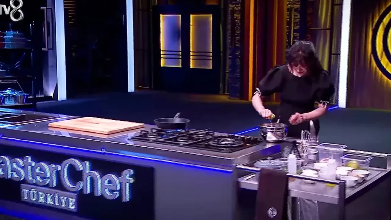 MasterChef Mustafa Sandal’ın back vokali Şiringül Kaya kimdir? MasterChef Şiringül Kaya elendi mi?
