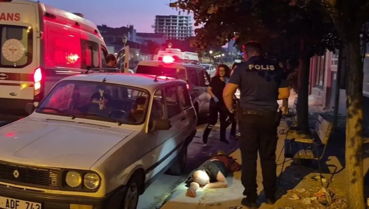 Alkollü şahıs, yardıma gelen ekiplere tepki gösterdi: 