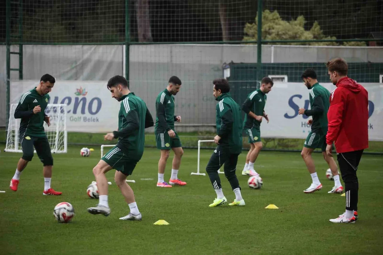 Bursaspor Esenler Erokspor hangi kanalda? CANLI hazırlık maçı başlıyor