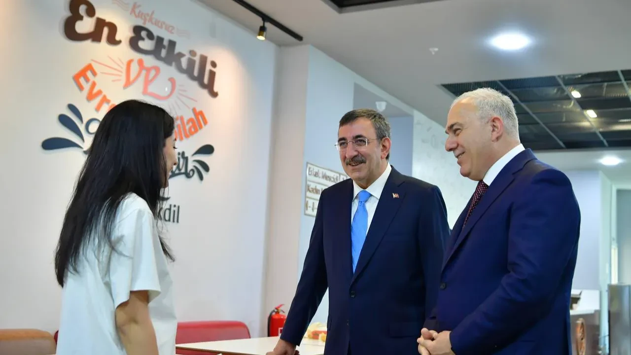 Cumhurbaşkanı Yardımcısı Cevdet Yılmaz’dan Fatih Merkez Kütüphanesi’ne ziyaret