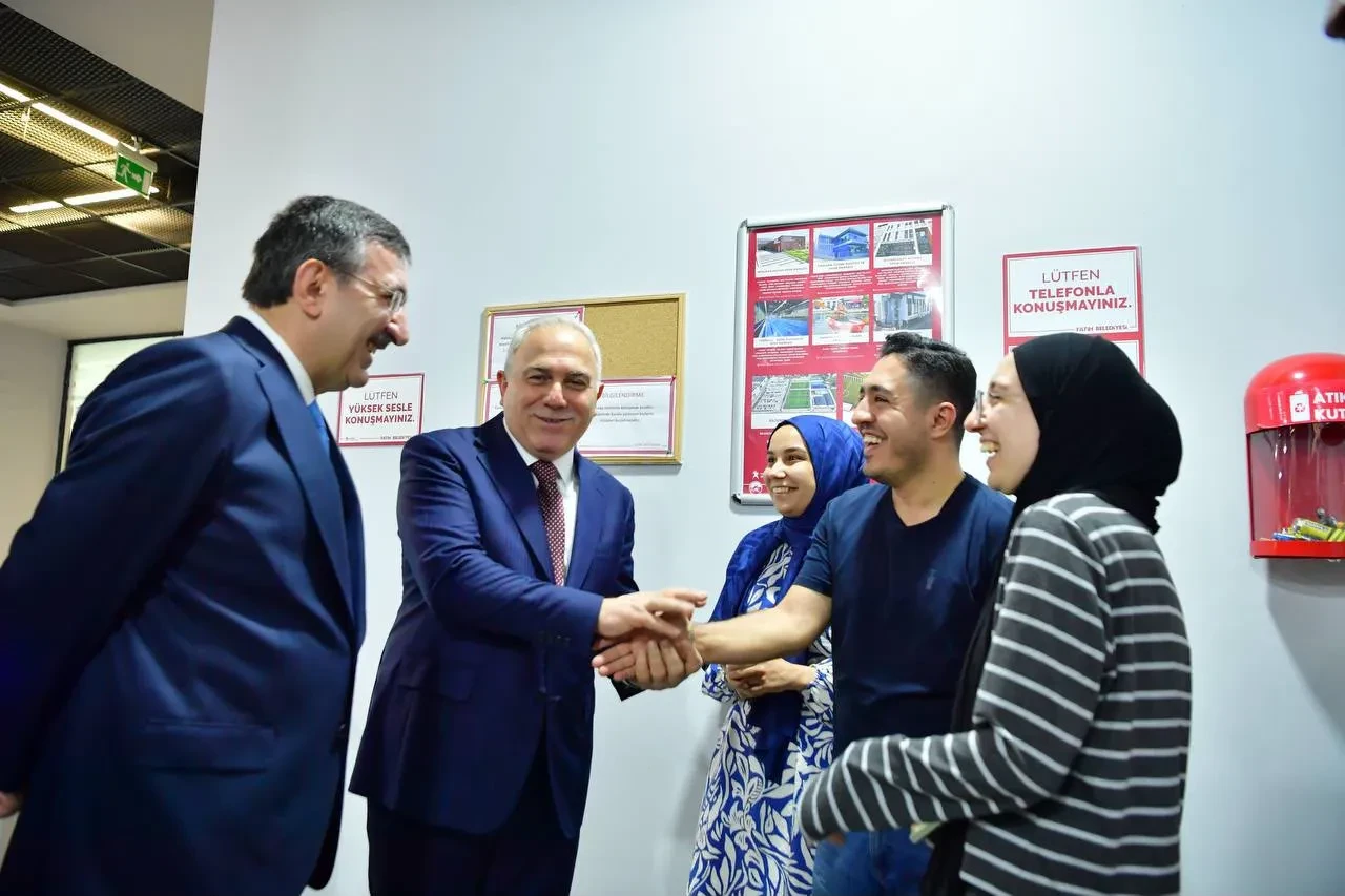 Cumhurbaşkanı Yardımcısı Cevdet Yılmaz’dan Fatih Merkez Kütüphanesi’ne ziyaret