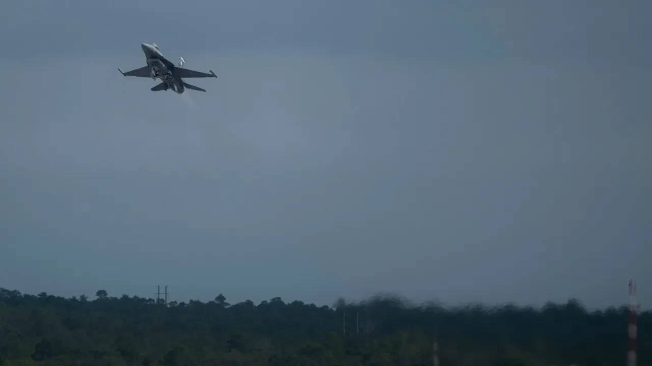 Eski nesil F-16’ya yapay zeka entegre edildi: VENOM kiti ile otonom uçuş başarılı