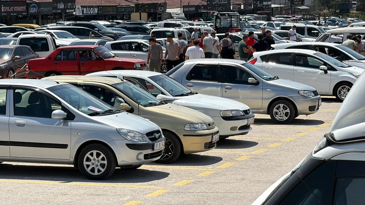 İkinci el araç pazarı sessizliğe büründü: Satıcı var, alıcı yok