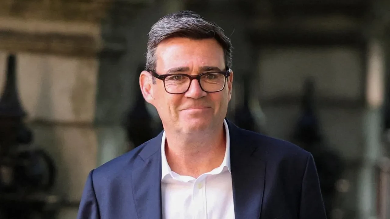 İngiltere'de Keir Starmer son konuşmasını yaptı, yeni Başbakan Andy Burnham