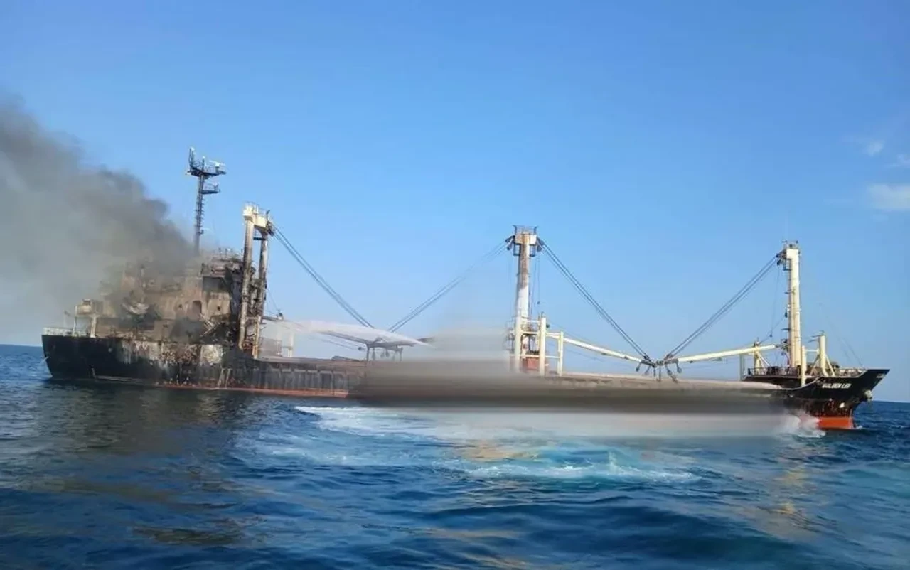 Karadeniz'de sıcak gelişme: Rusya mısır yüklü sivil gemiyi vurdu, 5 denizci hayatını kaybetti