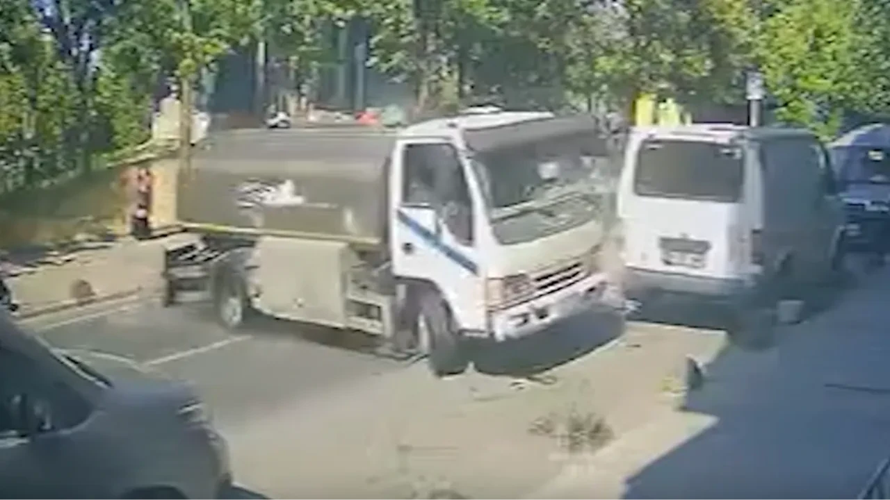 Su tankeri ortalığı savaş alanına çevirdi! Sürücü kayıplara karıştı