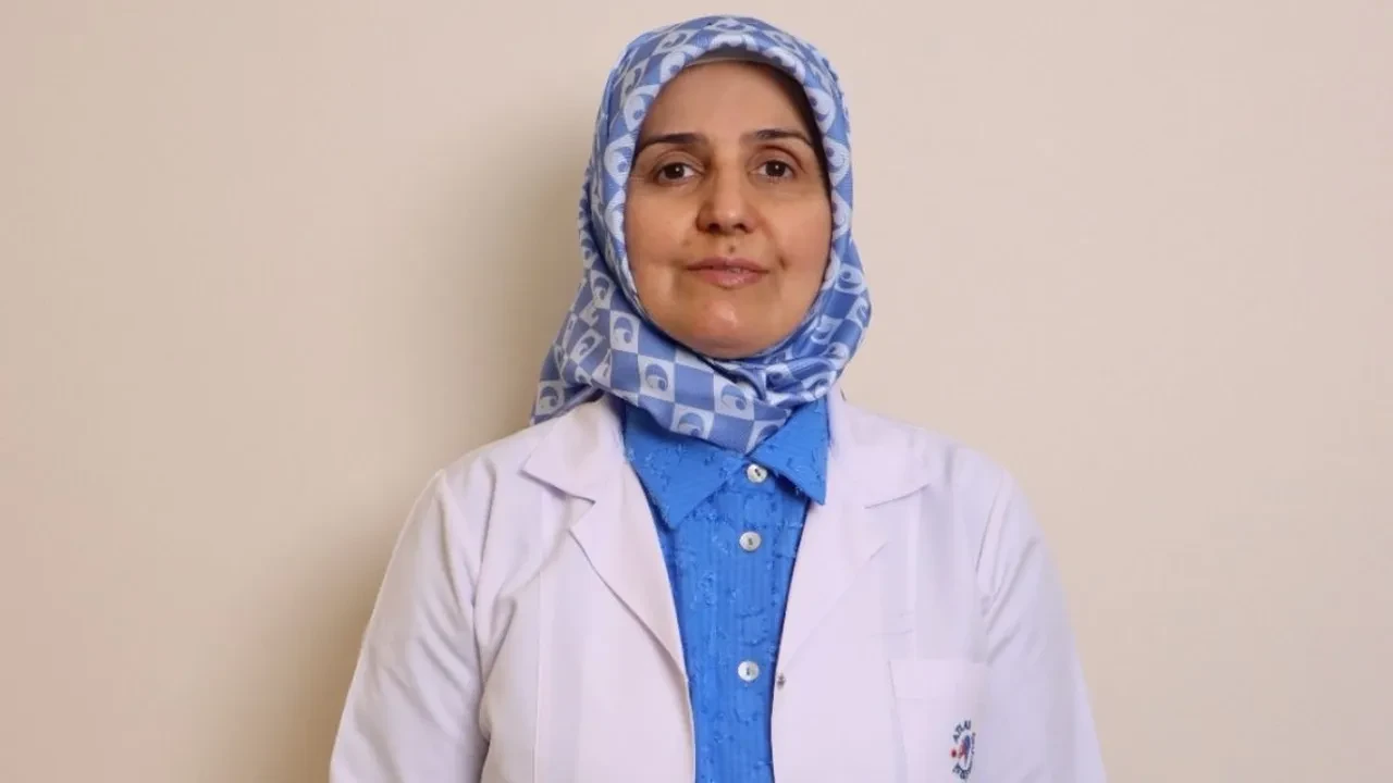Türkiye’de dev çekirge alarmı! İşin uzmanı uyardı: Isırırsa ne yapılmalı?