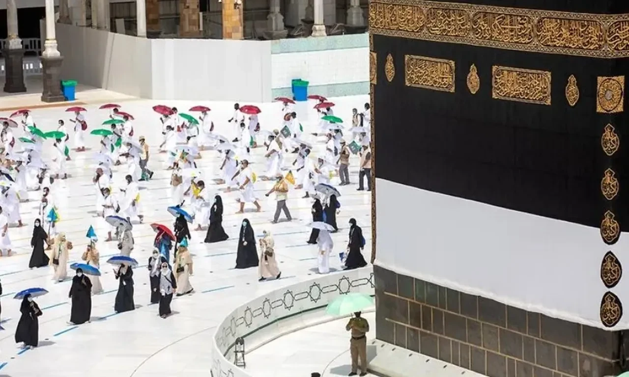 Umre vizesinde yeni dönem: Suudi Arabistan kuralları değiştirdi
