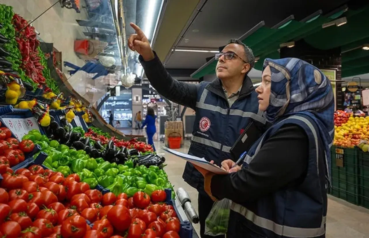 Ünlü markette 4 üründe birden tespit edildi: Ticaret Bakanlığı ekipleri ceza kesti