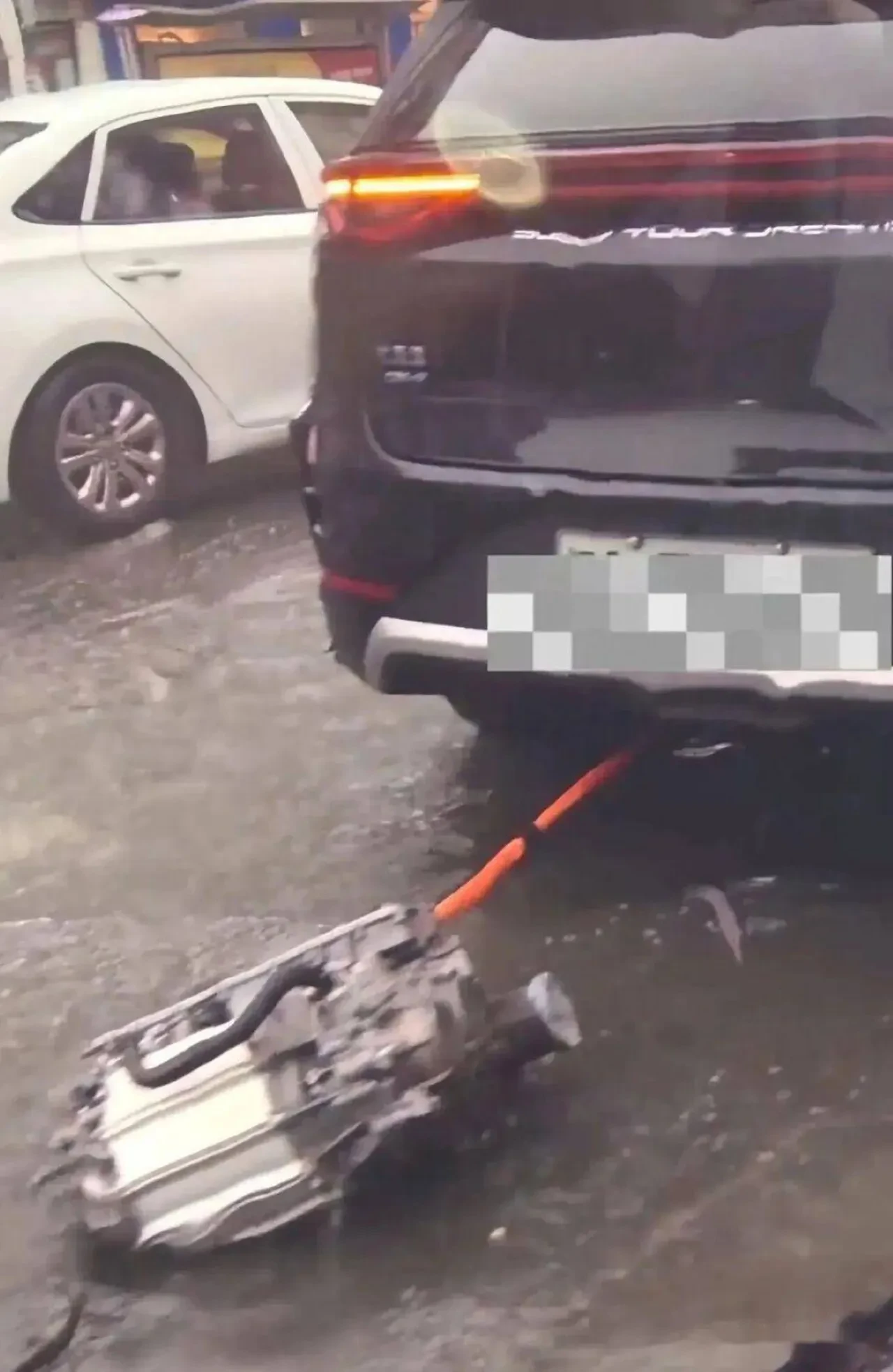 Yolda giderken motoru düşen BYD için ilk açıklama geldi