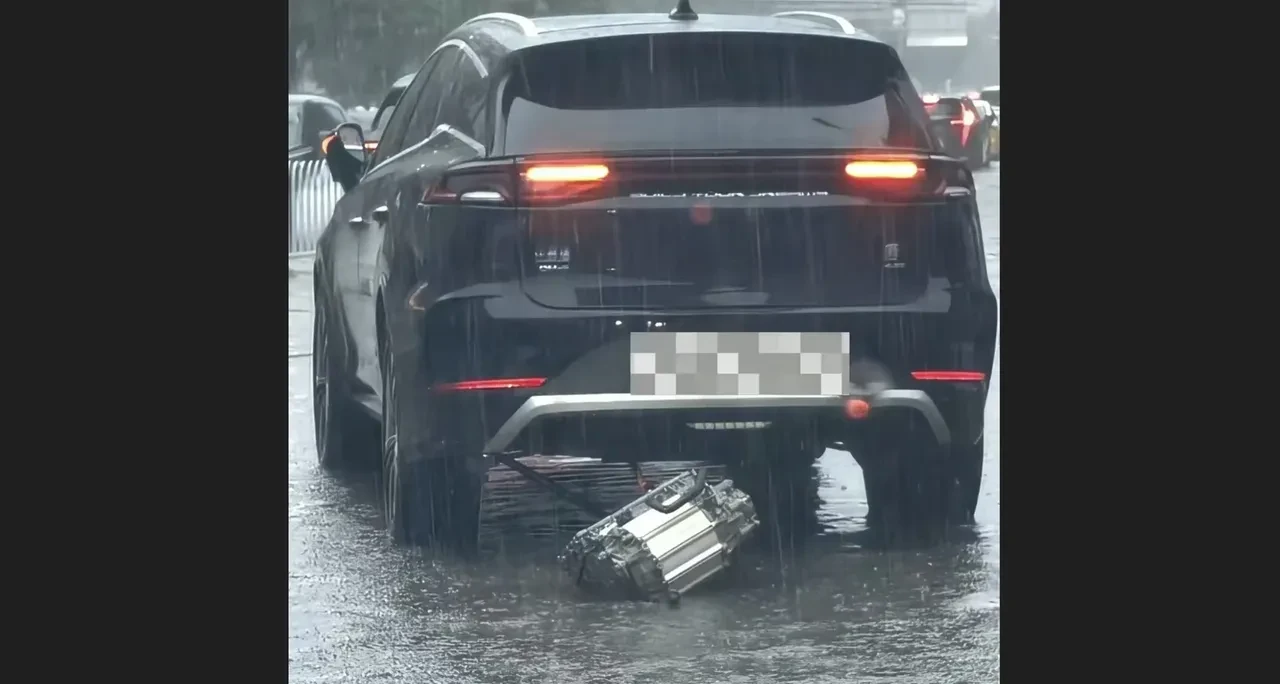 Yolda giderken motoru düşen BYD için ilk açıklama geldi