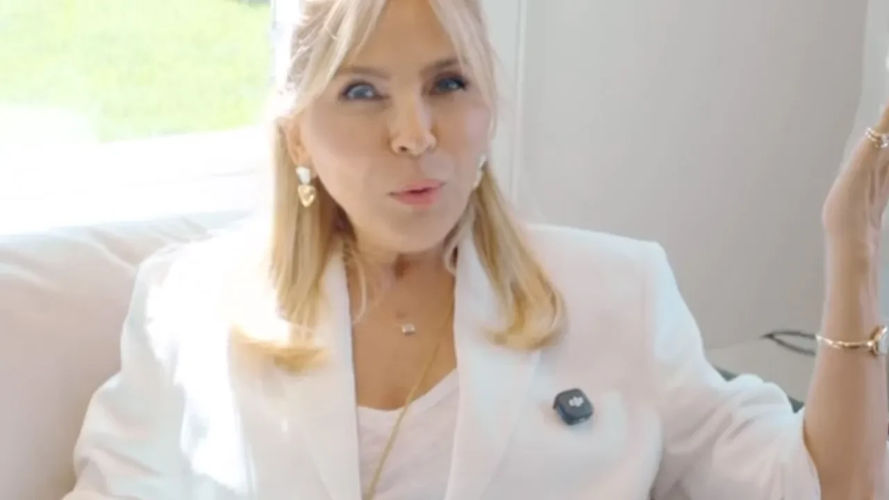 Arzu Sabancı Boğaz'daki görkemli yalısının kapılarını açtı! O odası tam bir sanat galerisi!