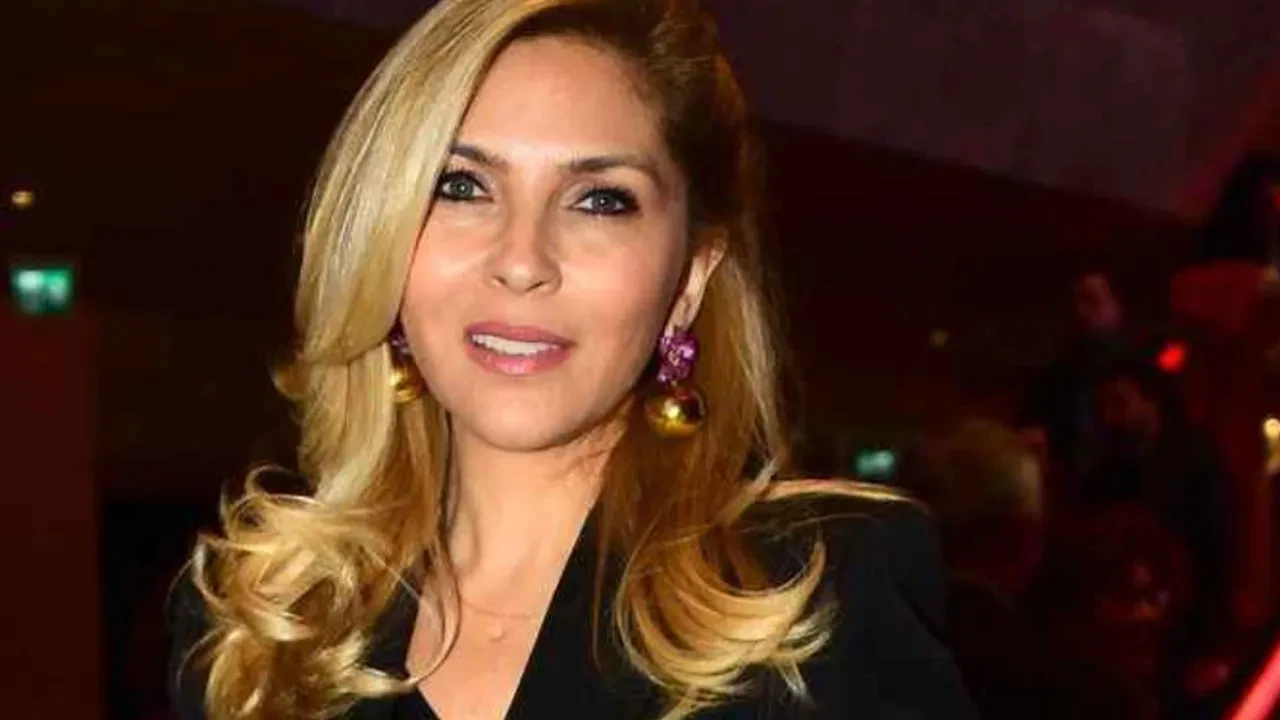 Arzu Sabancı Boğaz'daki görkemli yalısının kapılarını açtı! O odası tam bir sanat galerisi!